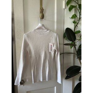 Pretty Guide Women’s size Medium new with tags sweater
